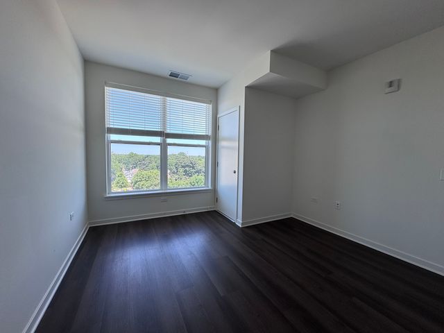 122 E Northwest Highway 612, Mount Prospect, IL 60056
