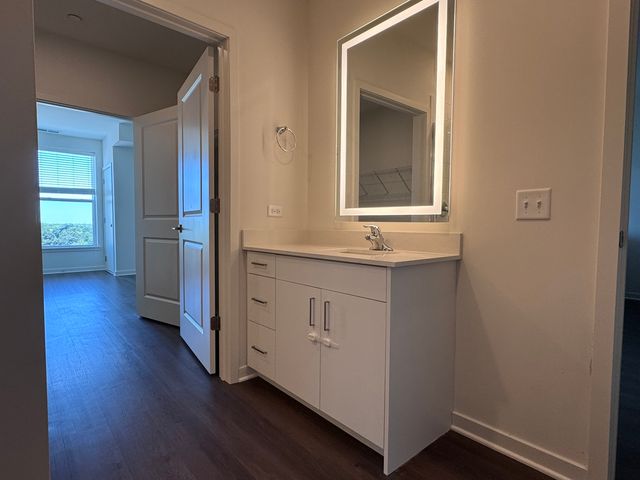 122 E Northwest Highway 612, Mount Prospect, IL 60056