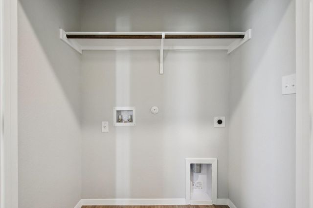 135 Summer DR, Elgin, TX 78621