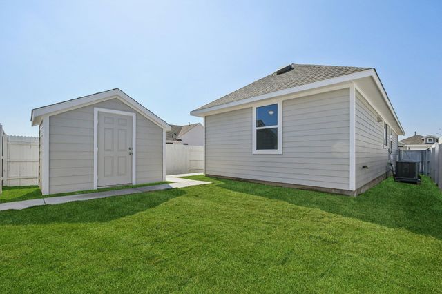 135 Summer DR, Elgin, TX 78621