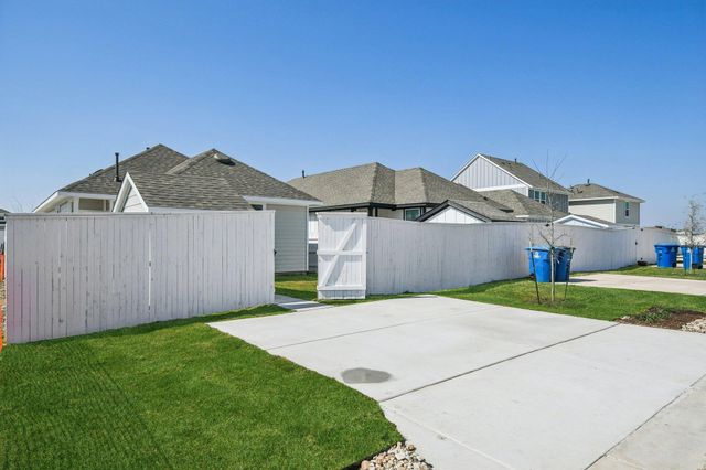 135 Summer DR, Elgin, TX 78621