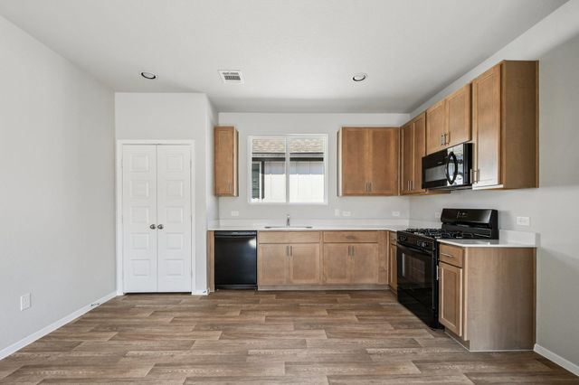 135 Summer DR, Elgin, TX 78621