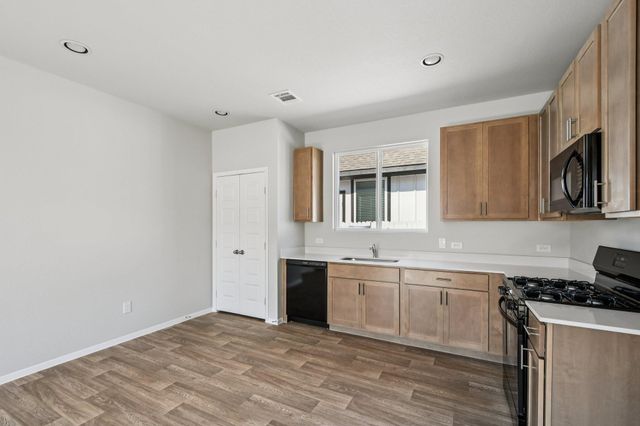 135 Summer DR, Elgin, TX 78621