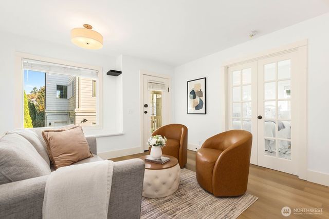 2423 3rd Avenue W, Seattle, WA 98119