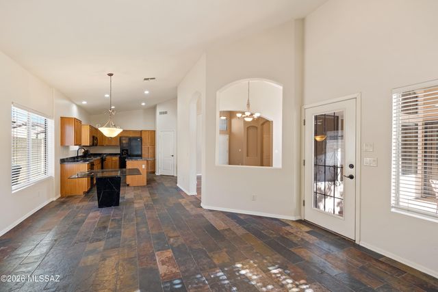 7488 N Bradstreet Drive, Tucson, AZ 85743