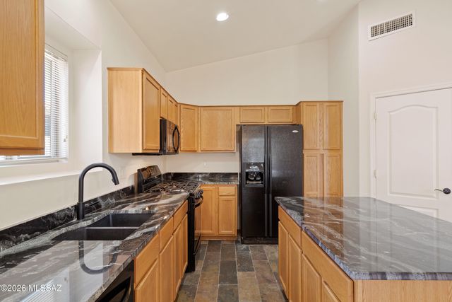 7488 N Bradstreet Drive, Tucson, AZ 85743