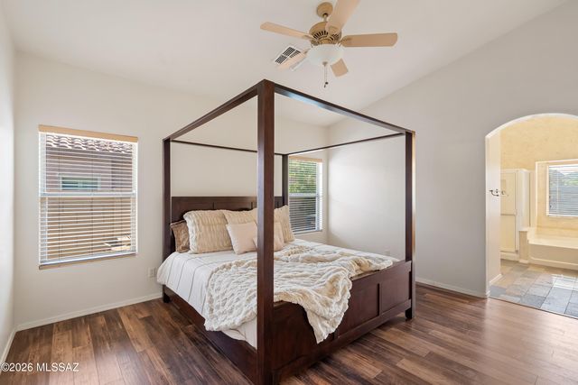 7488 N Bradstreet Drive, Tucson, AZ 85743