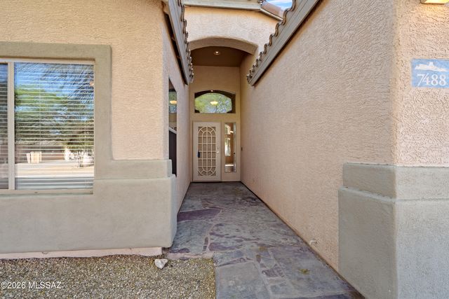 7488 N Bradstreet Drive, Tucson, AZ 85743