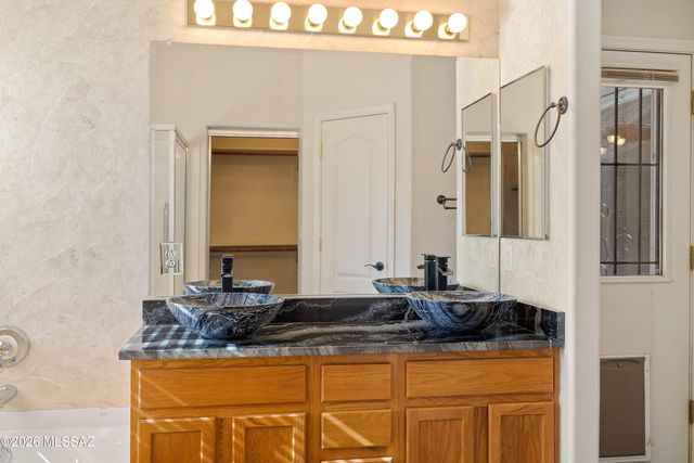 7488 N Bradstreet Drive, Tucson, AZ 85743