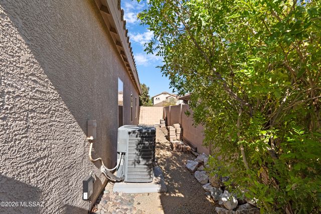 7488 N Bradstreet Drive, Tucson, AZ 85743