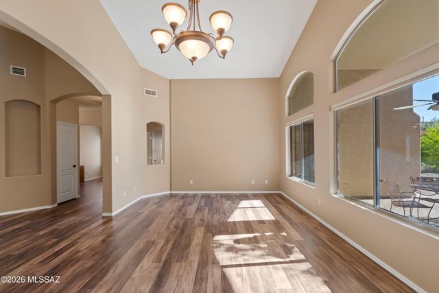 7488 N Bradstreet Drive, Tucson, AZ 85743