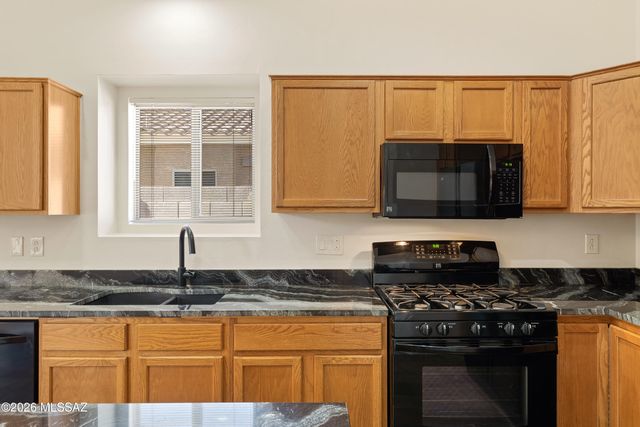 7488 N Bradstreet Drive, Tucson, AZ 85743