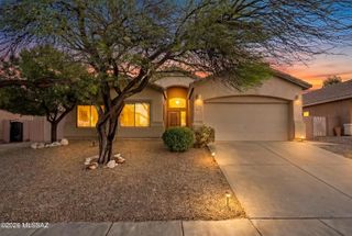 7488 N Bradstreet Drive, Tucson, AZ 85743