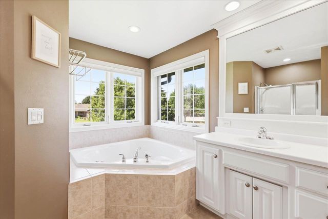 1900 LITTLE VALLEY COURT, De Pere, WI 54115