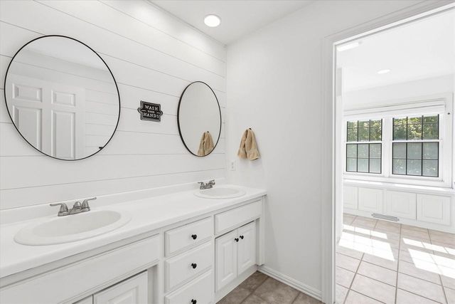 1900 LITTLE VALLEY COURT, De Pere, WI 54115
