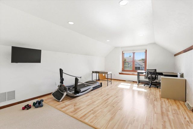 1900 LITTLE VALLEY COURT, De Pere, WI 54115