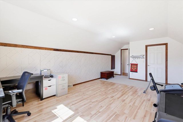 1900 LITTLE VALLEY COURT, De Pere, WI 54115