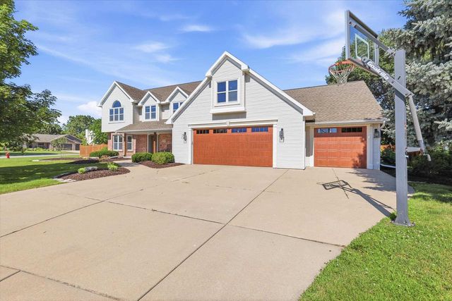 1900 LITTLE VALLEY COURT, De Pere, WI 54115