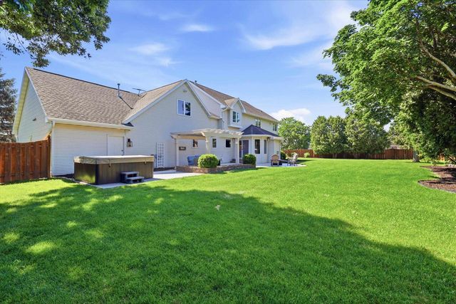 1900 LITTLE VALLEY COURT, De Pere, WI 54115