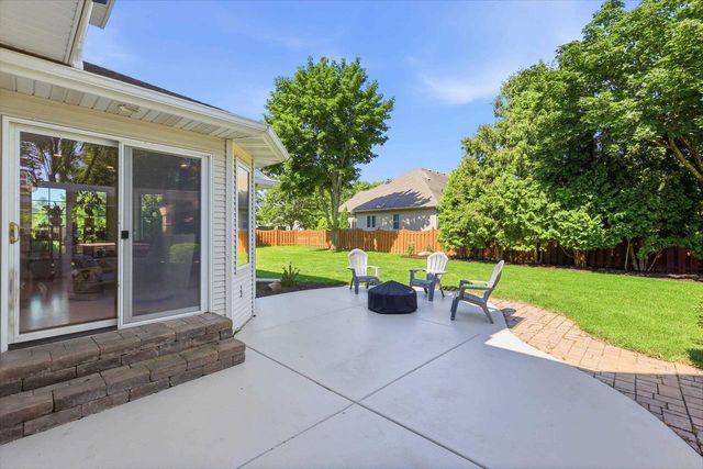 1900 LITTLE VALLEY COURT, De Pere, WI 54115