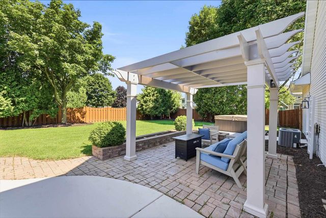 1900 LITTLE VALLEY COURT, De Pere, WI 54115