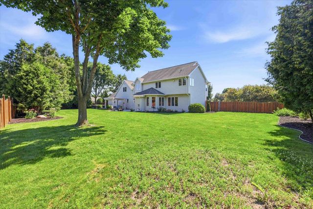 1900 LITTLE VALLEY COURT, De Pere, WI 54115