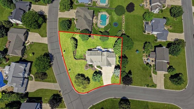 1900 LITTLE VALLEY COURT, De Pere, WI 54115