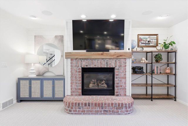 1900 LITTLE VALLEY COURT, De Pere, WI 54115