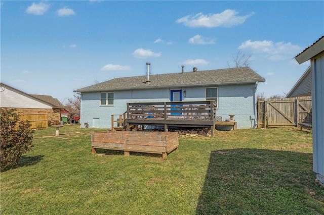 2606 W Beau Drive, Rogers, AR 72758