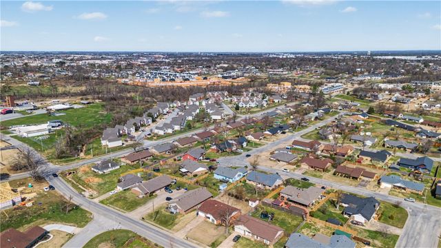 2606 W Beau Drive, Rogers, AR 72758