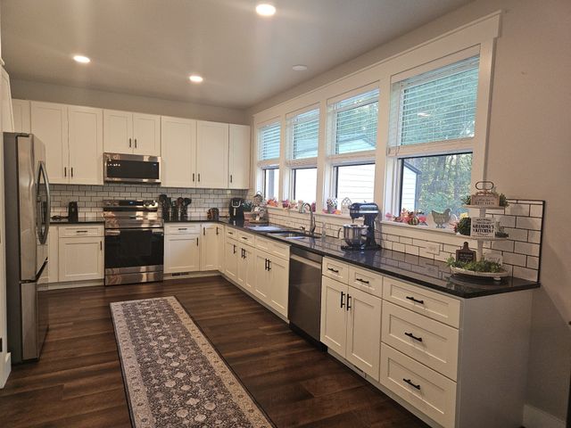 425 Buck Graves Rd, Westmoreland, TN 37186