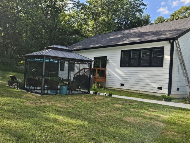 425 Buck Graves Rd, Westmoreland, TN 37186