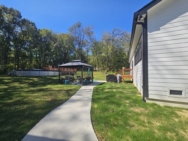 425 Buck Graves Rd, Westmoreland, TN 37186