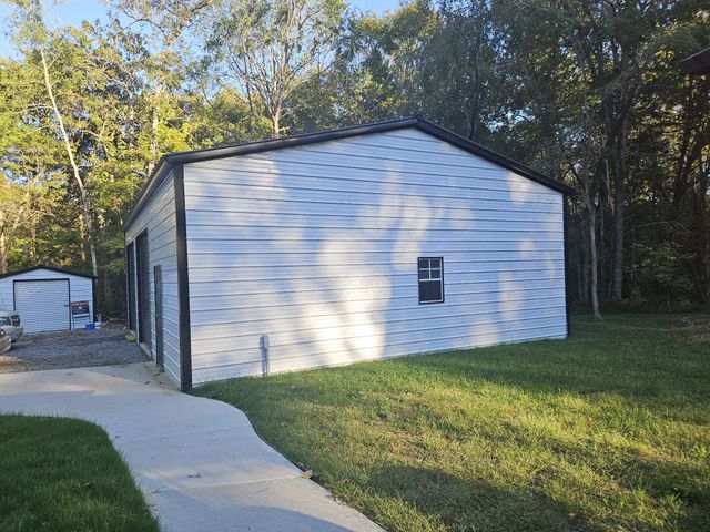 425 Buck Graves Rd, Westmoreland, TN 37186