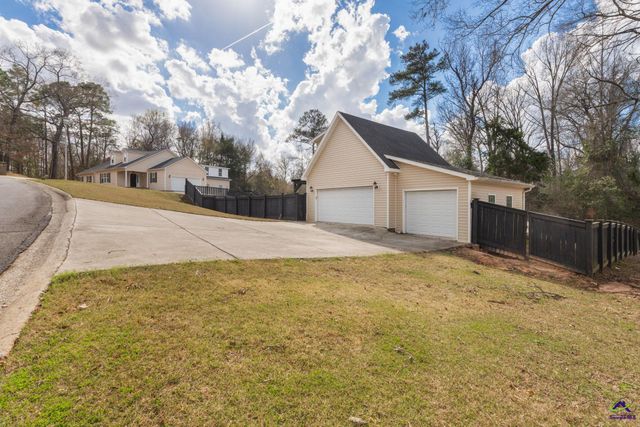 222 Blue Ridge Lane, Warner Robins, GA 31088