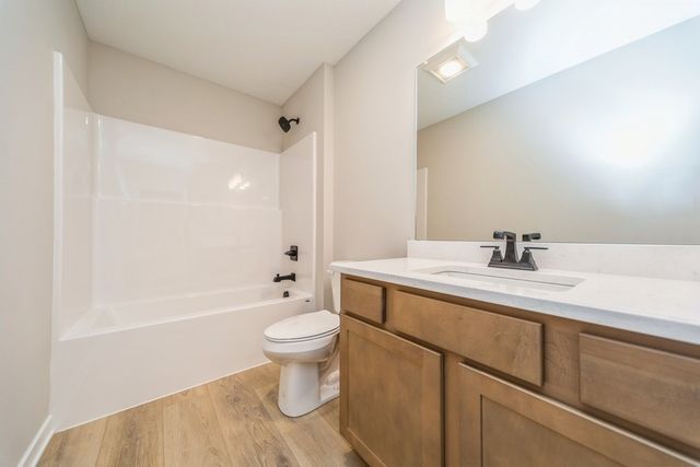 5618 NE Briarwood Drive, Ankeny, IA 50021
