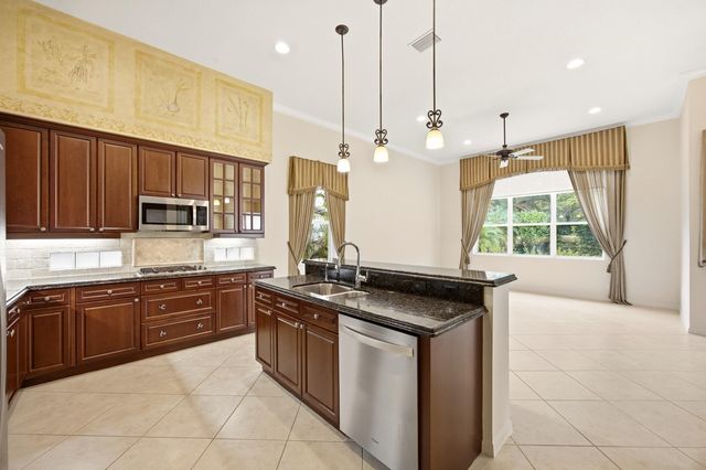 195 Sedona Way, Palm Beach Gardens, FL 33418