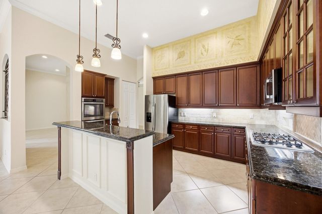 195 Sedona Way, Palm Beach Gardens, FL 33418