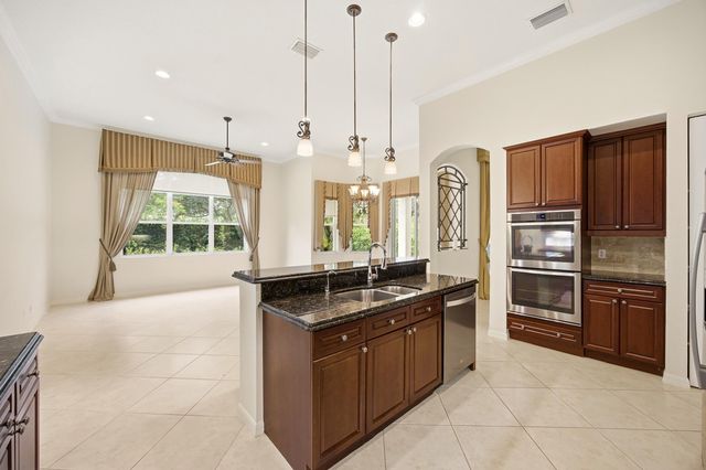 195 Sedona Way, Palm Beach Gardens, FL 33418