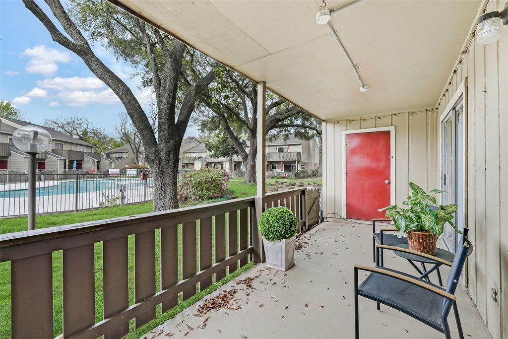 Image 16 of property listing at 5005 Georgi Lane 156, Houston, TX 77092