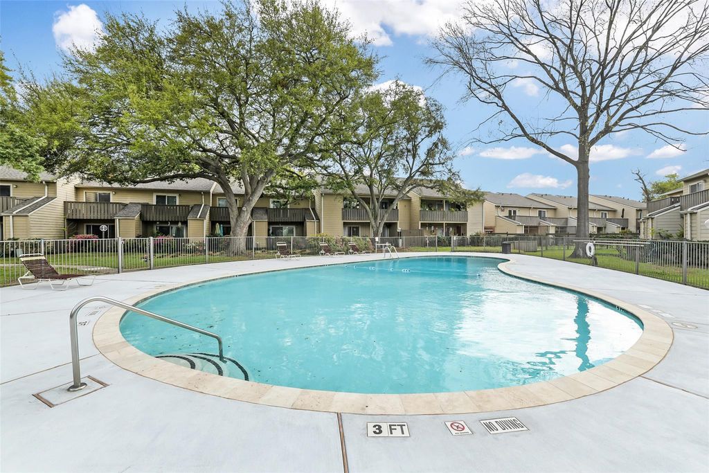 Image 17 of property listing at 5005 Georgi Lane 156, Houston, TX 77092