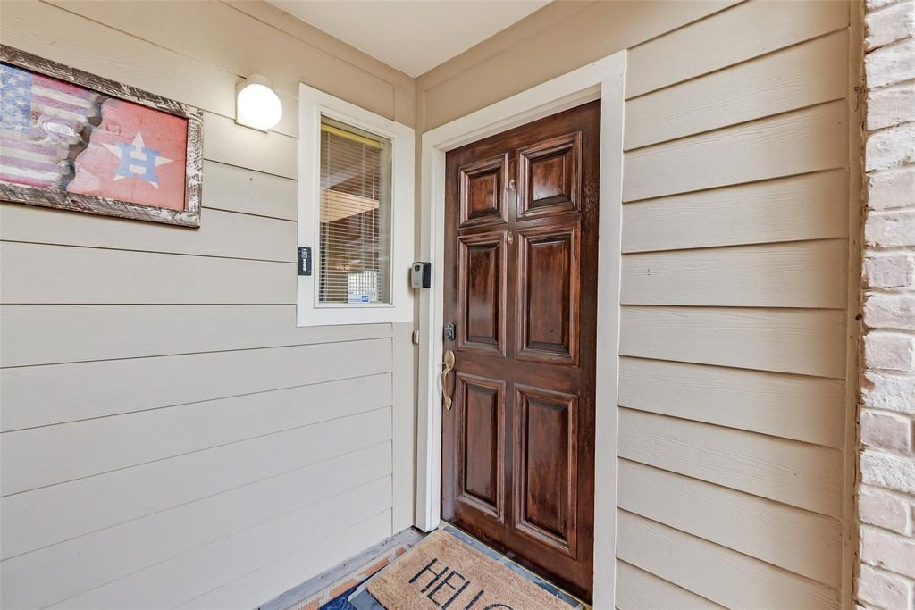 Image 2 of property listing at 5005 Georgi Lane 156, Houston, TX 77092