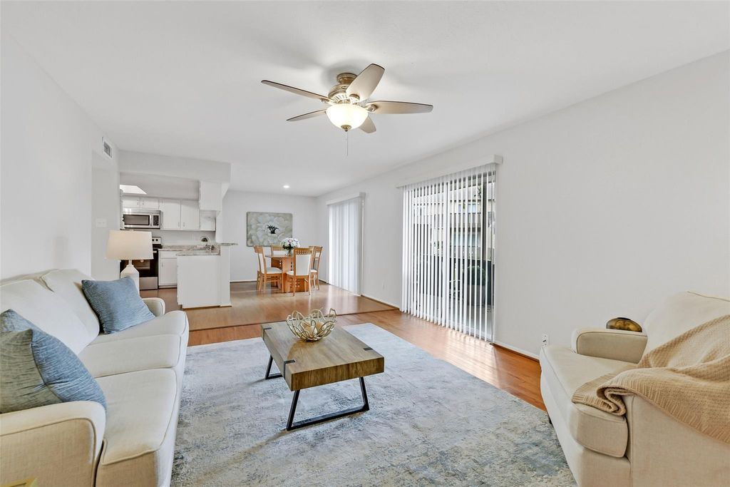 Image 4 of property listing at 5005 Georgi Lane 156, Houston, TX 77092