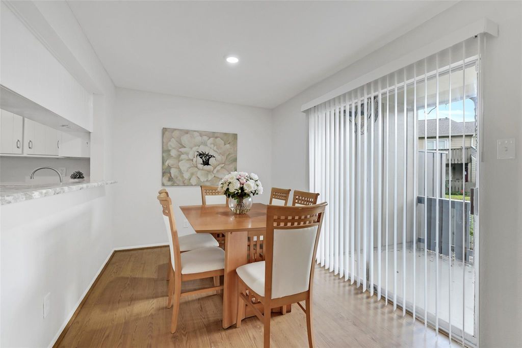 Image 5 of property listing at 5005 Georgi Lane 156, Houston, TX 77092