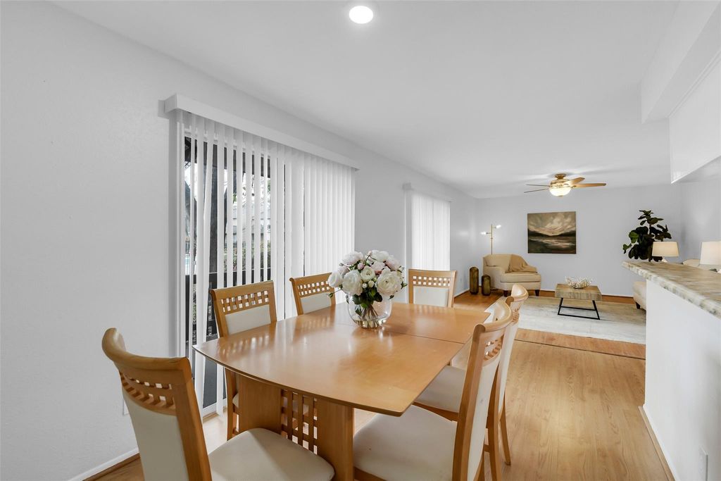 Image 6 of property listing at 5005 Georgi Lane 156, Houston, TX 77092