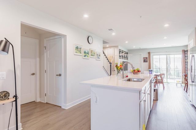 360 SHORTLEAF CIR, Frederick, MD 21702