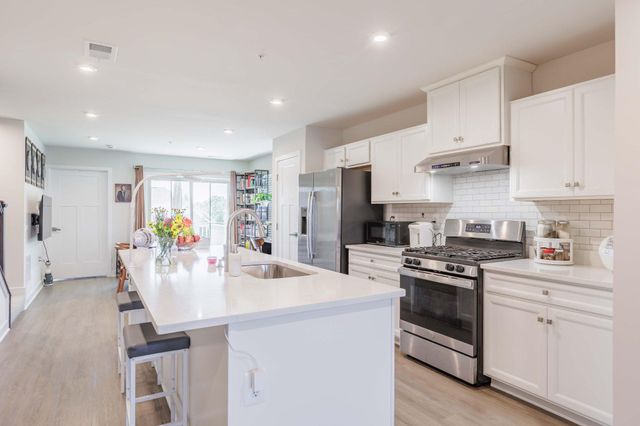 360 SHORTLEAF CIR, Frederick, MD 21702
