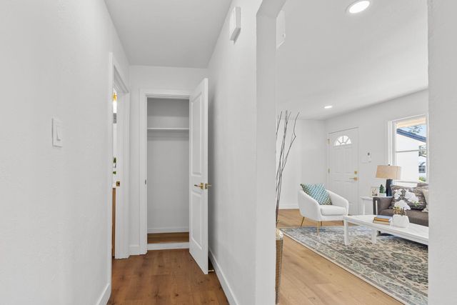 5625 La Campana Way, Sacramento, CA 95822