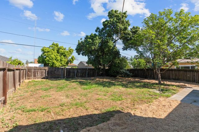 5625 La Campana Way, Sacramento, CA 95822