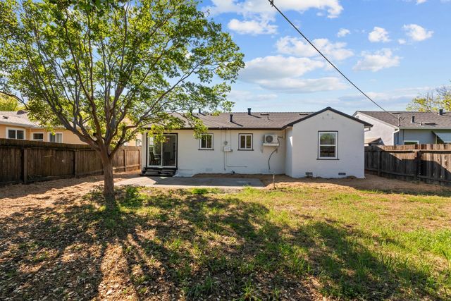 5625 La Campana Way, Sacramento, CA 95822